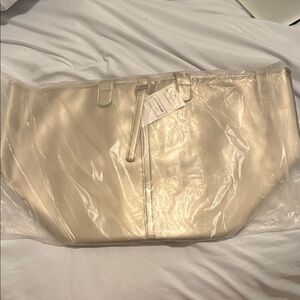 NWT Bloomingdale’s barr + barr - metallic gold large tote bag